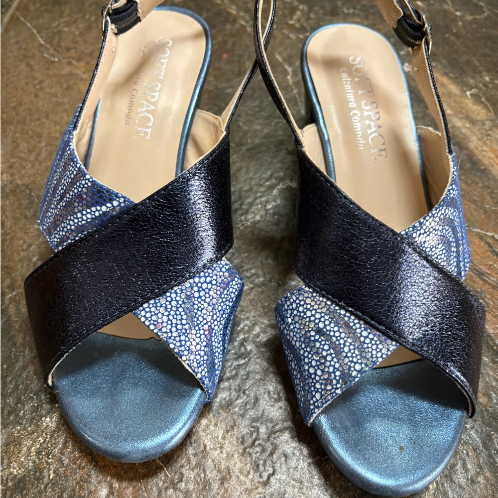 Stylish Navy and Blue Sandals by